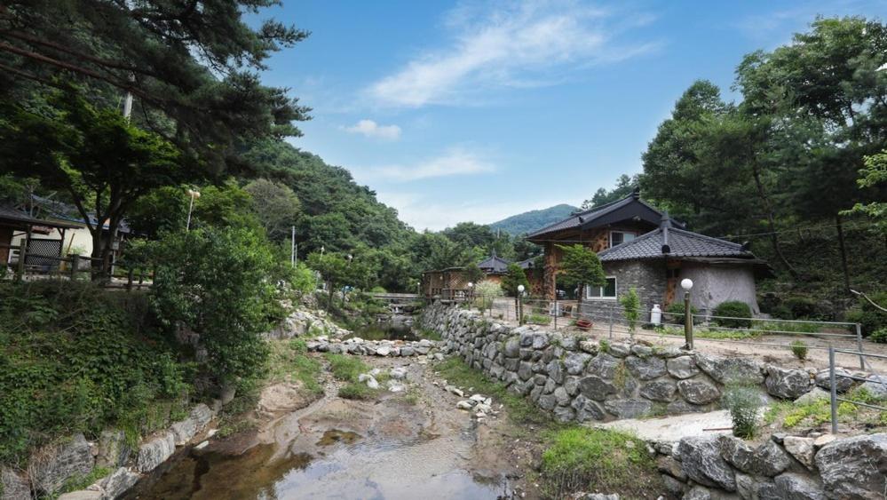 Hoengseong Daraegol Sanbang Pension Екстер'єр фото